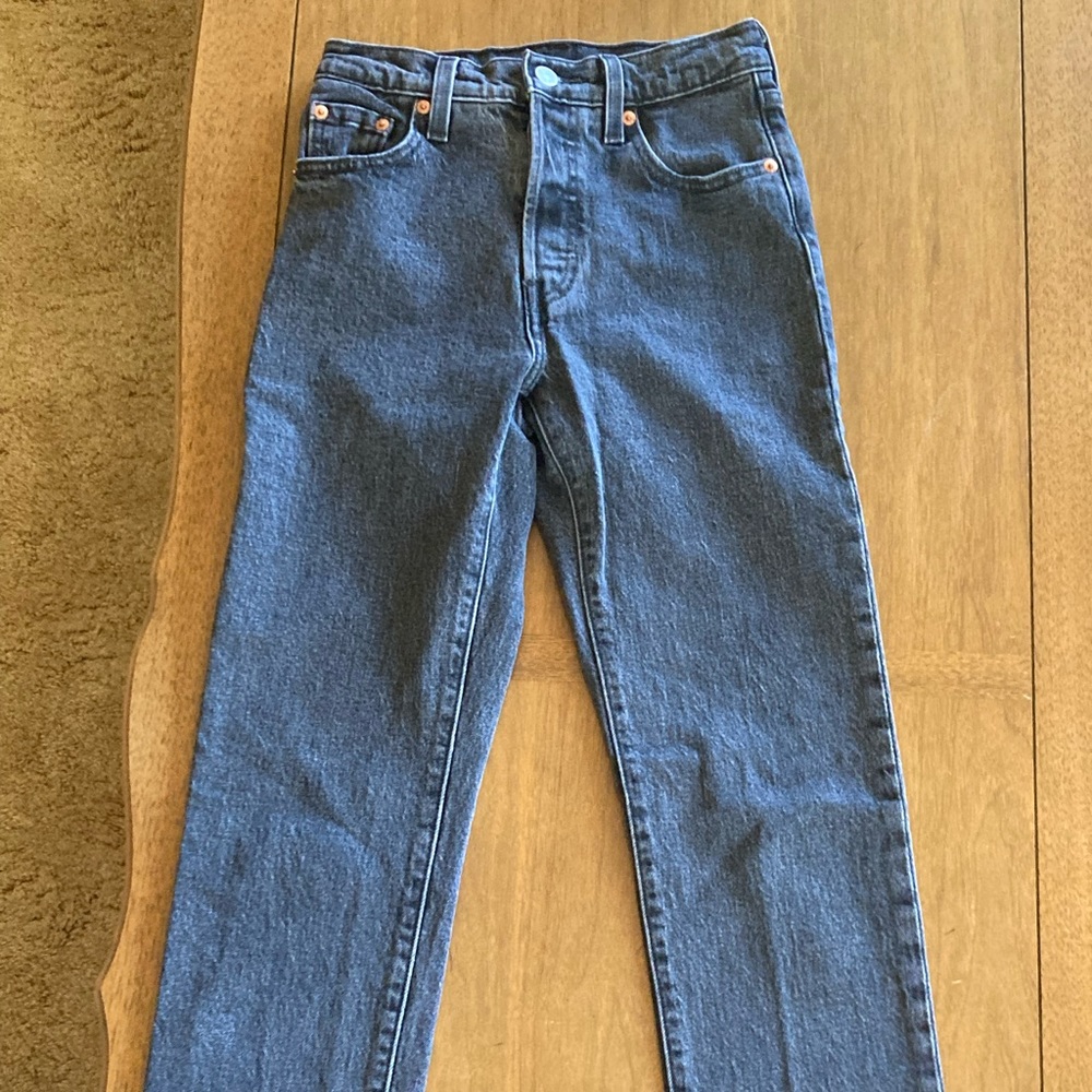 New black Levi’s 501